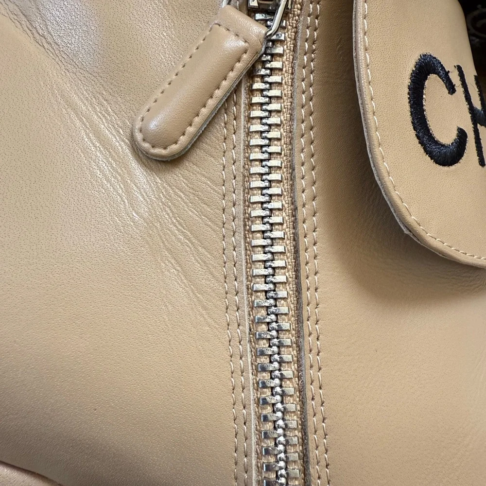 CHANEL fold-over flat ankle boots in lambskin leather - Picture 6 of 10